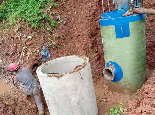 印度一体化提升泵安装现场